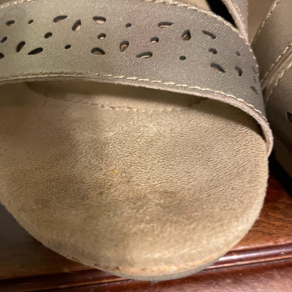 Shoes - Picture 5 of 13